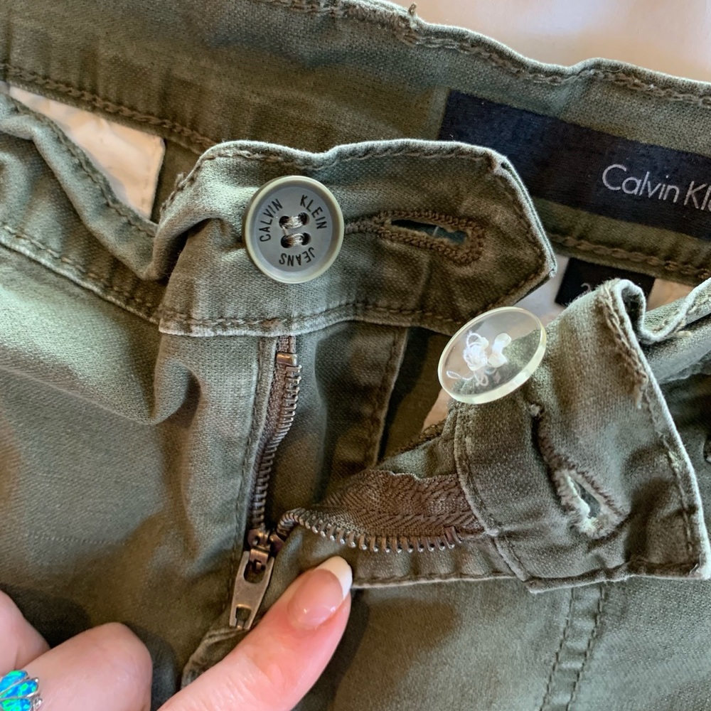Calvin Klein Jeans army green cargo shorts - Picture 5 of 5